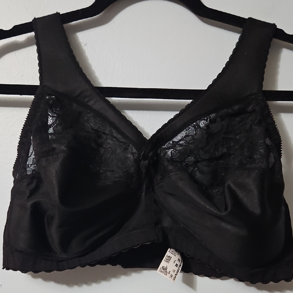 Glamorise Black Lace Bra W/ Padded Shoulders Size 38DD
